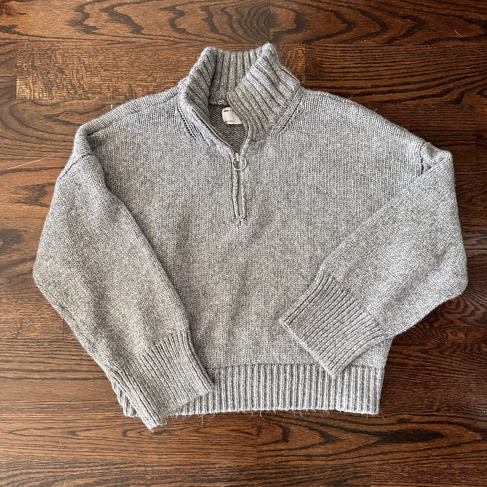 Relaxed sweater